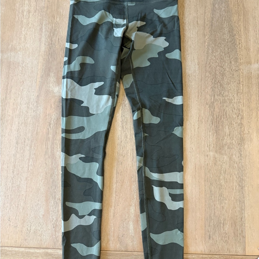 PINK Victoria's Secret Green and Gray Camouflage Leggings